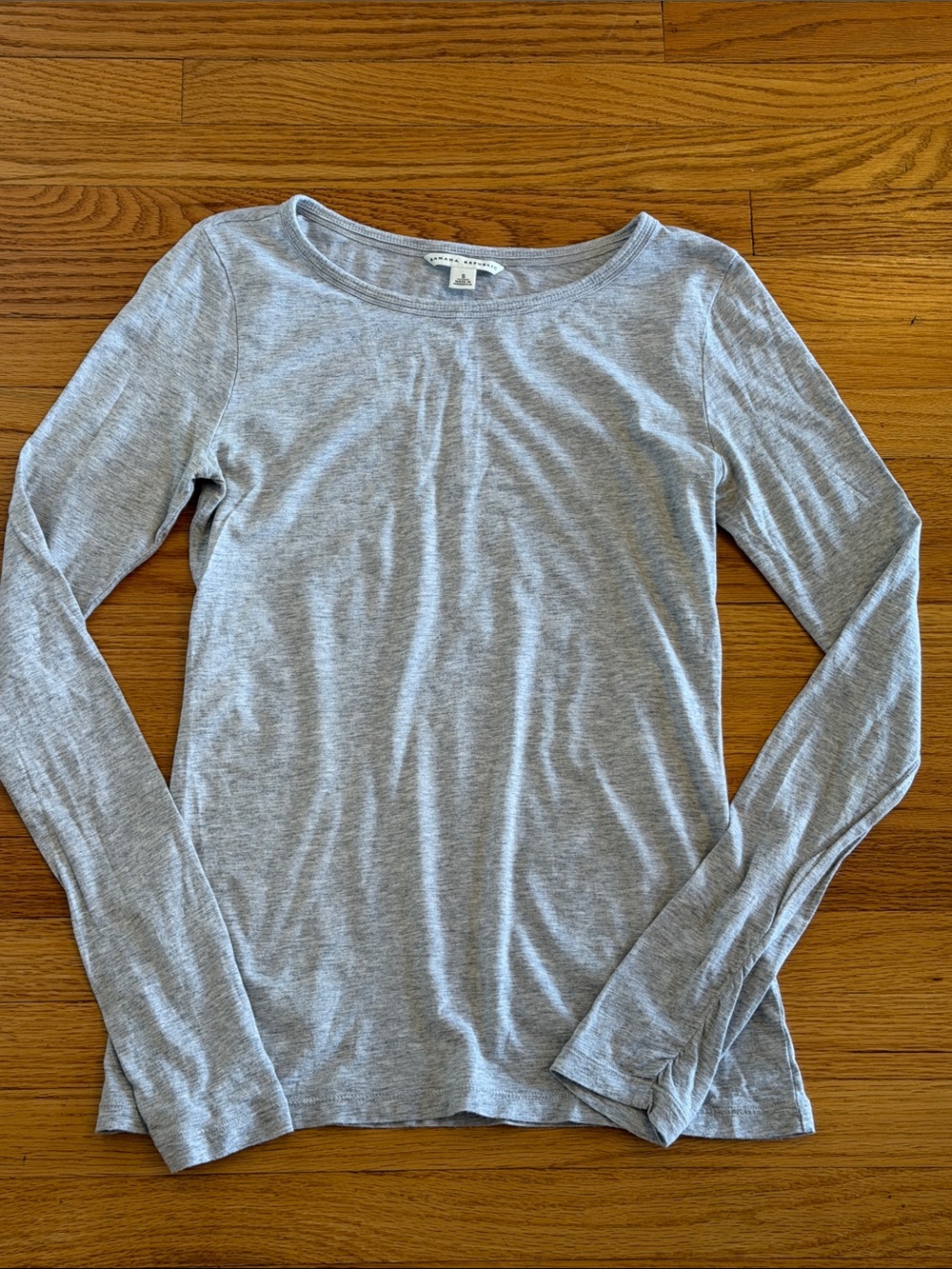 Banana Republic Light Gray Long Sleeve Scoop Neck Tee
